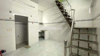 Nhà cho thuê  nguyên  căn  mặt  tiền  hẻm. Bùi Minh Trực Thông xe hơi