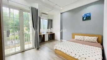 Cho Thuê Căn 2PN-1WC Ban Công Full Nội Thất Đường Tôn Đản Gần ĐH Luật