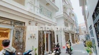 Cách MT 50m xe hơi tới nơi! Nhà đẹp (4x10m) 5 tầng - 4PN5WC Phú Nhuận