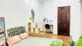 phòng full nội thất cửa sổ, giá rẻ ngay mặt tiền Đoàn Văn Bơ