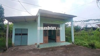 Em có căn nhà cần cho thuê, có sân vườn (có thương lượng)