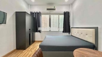 CĂN HỘ Q1_RỘNG RÃI_THOÁNG MÁT_CỬA SỔ LỚN_ĐẸP_FULL NTHAT_ÁNH SÁNG TỐT