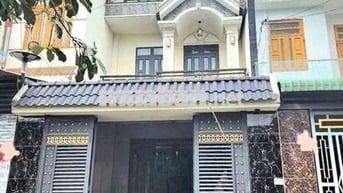 Cho thuê nhà 2 lầu sân oto gần trung tâm y tế dĩ an