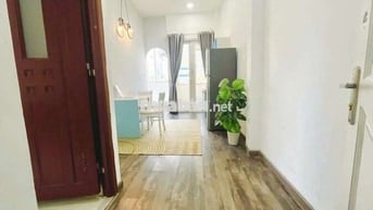 Căn hộ 2 phòng ngủ, Full NT, ngay cầu Nguyễn Văn Cừ