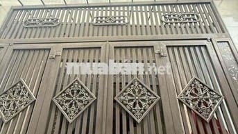Nhà 2 tầng chính chủ đang ở cần bán