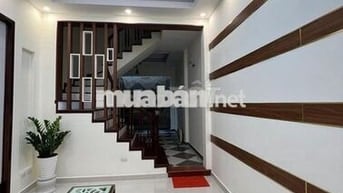 Cho thuê căn nhà ngõ 164 phố Hoa Bằng, Dt 52m x 4 tầng có nội thất