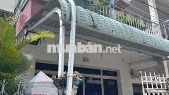 Bán nhà trệt lầu gỗ sân thượng trung tâm Long Xuyên giá 1,4 tỷ