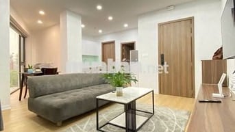 Cho thuê căn hộ 1N1K full nội thất 50m2 mặt phố lạc long quân