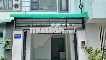 Nhà bè . Nhà đẹp lung linh . Giá tốt . Đường 6m .