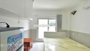 Phòng trọ có ban công ngay cầu chà và Q5