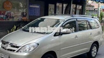 Toyota Innova 2006 G - 1212 km
