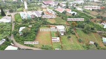 Lô 2 măt tiền đường chính trước sau