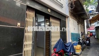 Chính chủ cho thuê gần mặt tiền đường Trần Quang Khải , Q.1