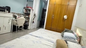 GIẢM CHÀO 600TR, LÊ HỒNG PHONG QUẬN 5, NHÀ 5 TẦNG HẺM Ô TÔ 5M.