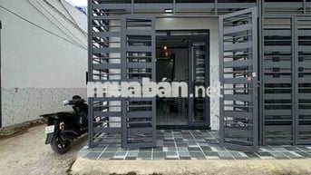 BÁN NHÀ KẾ CẦU LỚN HÓC MÔN 650TR ĐƯỜNG OTO 2 PHÒNG NGỦ 4 NGƯỜI Ở THOAI