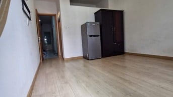 CHO THUÊ PHÒNG GẦN SÂN BAY CÓ BAN CÔNG NHỎ