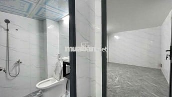 CHO THUÊ NHÀ NGUYÊN CĂN MỚI KENG 3PN 2WC NGAY SÁT BÊN QUẬN 1