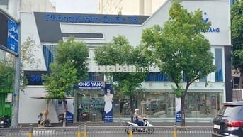 GÓC TRƯNG BÀY 2 LẦU VỊ TRÍ THƯƠNG HIỆU NGAY NÚT GIAO H.V.THỤ&N.V.TRỖI