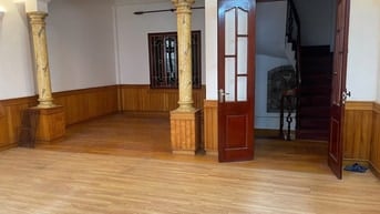 Hiếm - Cho thuê nhà Nguyên Căn phố Trần Quốc Hoàn - Cầu Giấy - Hà Nội 