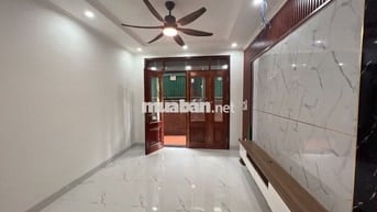 Ô tô đỗ cửa. 3 bước ra chợ,trường học. Sát cạnh các trục đường lớn