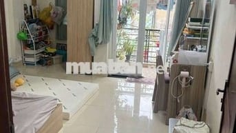 Nhà mới sẵn 1sô nội thất dht17 thông ra ql1a, 4p .sân thương.