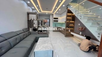 BÁN CĂN NHÀ 1 TRỆT 1 LẦU NGAY HUỲNH TẤN PHÁT