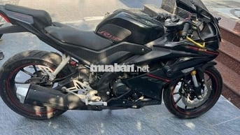 R15V3 đen đỏ