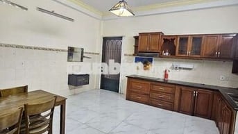 Nhà mặt tiền nhánh sân ôtô ,4pn sẵn 1 ít nội thất ,phù hợp ở, vp spa,
