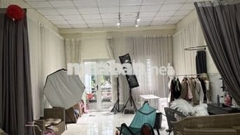 NHÀ TRỆT LẦU 150M2 MẶT TIỀN NGUYỄN HỮU CẢNH GẦN CỤM TRƯỜNG HỌC