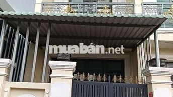 Mình cho thuê nhà nguyên căn nằm ngay trung tâm thị trấn Cần Giuộc.