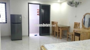 Bán toà căn hộ 6 tầng mặt tiền đường Phùng Hưng, cách biển 1km.