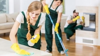 Cần tuyển dụng  7  anh, chị làm tập vụ, dọn dẹp  , dán tem hàng.TPHCM 