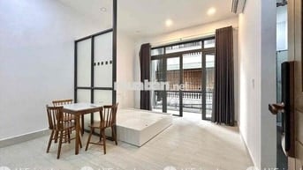 STUDIO BAN CÔNG FULL NỘI THẤT MỚI 100% - GẦN SÂN BAY - TÁCH BẾP