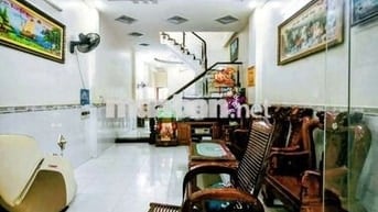 Cho thuê nhà mặt tiền gần hội trường Đông Hòa