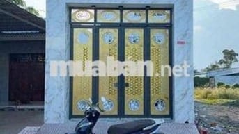 Ông anh cất nhà nhưng không ở, cần bán 950triệu, sổ hồng riêng
