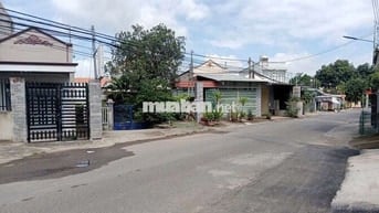 Mặt tiền Nguyễn Văn Tiên đường lớn đi 200m tới chợ 26 Tân Phong