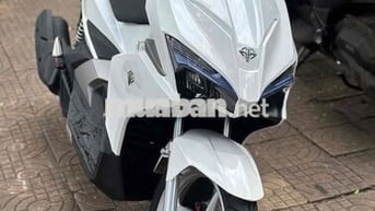 Air Blade trắng, tay ga