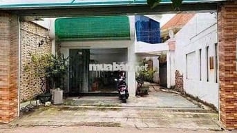 Nhà Mặt tiềnTrần Bình Trọng, Bình Thạnh (Siêu rộng 400m2, sân 25m)