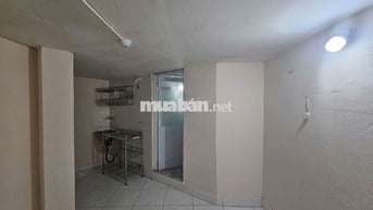 Phòng sinh viên giá rẻ có thang máy ngay vòng xoay Lê Đại Hành