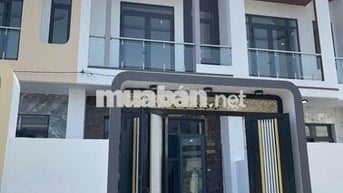 Nhà 1 trệt 1 lầu 4pn3wc 108m2 giá 2,28 tỷ SHR cách chợ bình chánh 15p