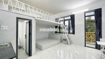 STUDIO MỚI XÂY 2 KHÔNG  GIAN NGỦ FULL NỘI THẤT BAN CÔNG GẦN ĐH VLU-IUH