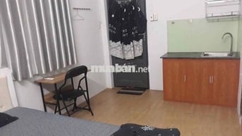 Phòng cho thuê Giá rẻ có cửa sổ trời Gần UEH CS B 1,4km