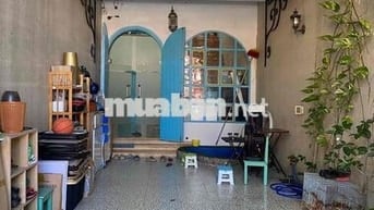 Nhà mặt tiền phố Hải Châu  - Sân vườn - 2PN - Full NT