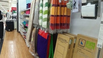 Tuyển 3 bạn bán hàng và 1 bạn thu ngân, 1 bạn làm kho tại Bách Hoá