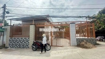 Nhà 170m2 sân vườn đ. Nguyễn văn Trường