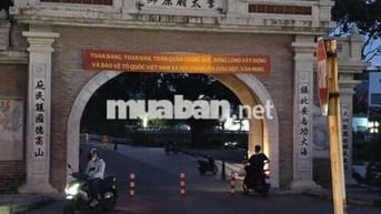 Nhà Ngọc Thụy 4 ngủ dân xây sát ô tô tránh