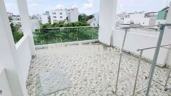Penthouse tách bếp có ban công siêu rộng, thoáng mát