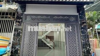 Nhà shc sau lưng Chợ Hóc Môn 4x11m 1 trệt 1 lầu  2pn 2wc sân thựợng