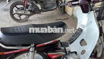 Honda Dream trắng đỏ, xe số