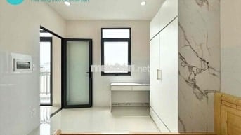 CHO THUÊ CHDV FULL NỘI THẤT CỬA SỔ TRỜI MỚI XÂY GẦN CẦU VƯỢT NGÃ TƯ GA